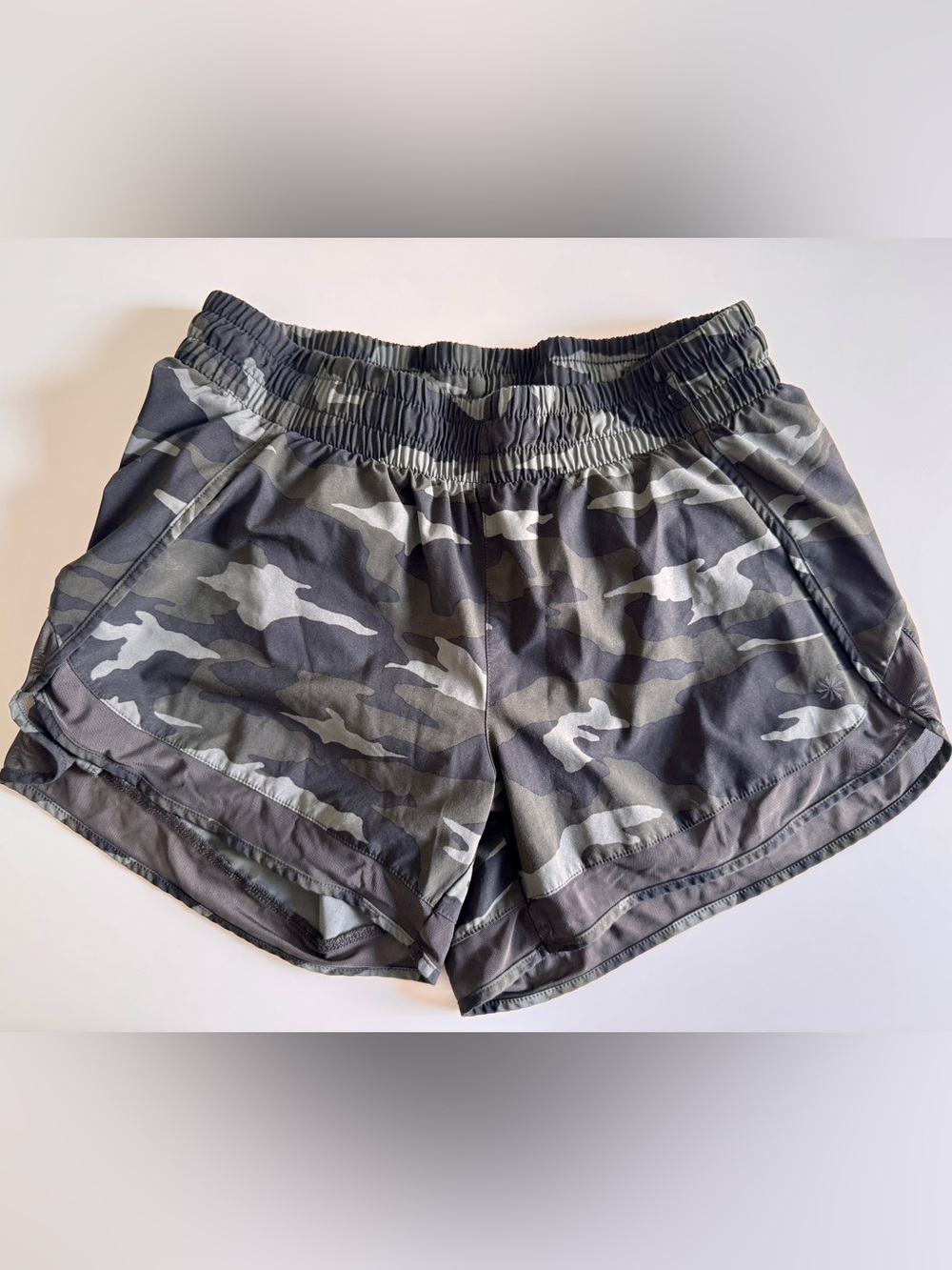 Athleta printed mesh racer run short 4”, size small